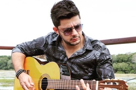 Pé Vermelho Notícias - #LUTO MORRE CANTOR SERTANEJO CRISTIANO ARAÚJO, TINHA  29 ANOS Cantor esteve em Morro Agudo em 2013 e foi muito bem recebido pelo  público O sertanejo Cristiano Araújo morreu