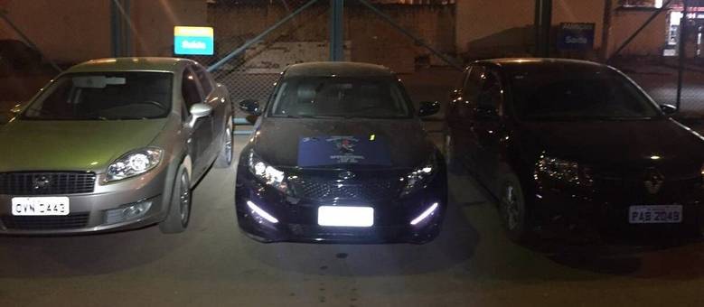 Os veículos furtados foram localizados na casa do suspeito e levados para a 21ª Delegacia da Polícia Civil