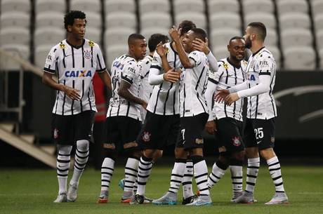 Jadson brilha, bate recorde e põe o Corinthians no G-4 do Campeonato Brasileiro