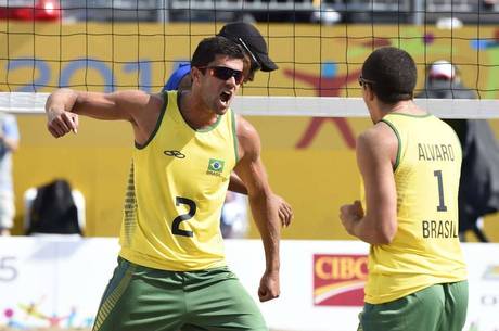 Vítor Araújo comemora ponto do Brasil na vitória contra Cuba