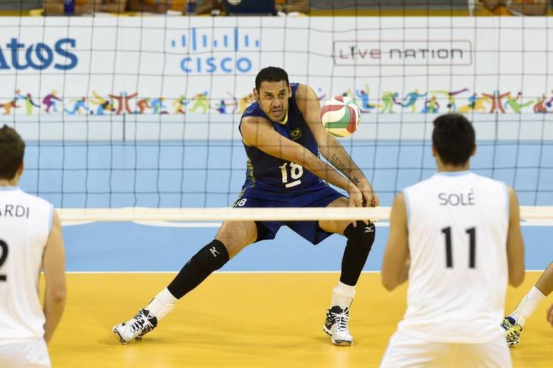 A seleção brasileira masculina de vôlei garantiu a sua vaga nas semifinais dos Jogos Pan-Americanos de Toronto ao vencer a Argentina por 3 sets a 0 nesta terça-feira (21) A seleção brasileira masculina de vôlei garantiu a sua vaga nas semifinais dos Jogos Pan-Americanos de Toronto ao vencer a Argentina por 3 sets a 0 nesta terça-feira (21)
