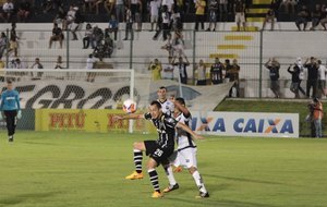 Tite aproveita amistoso para amenizar críticas por pouco uso da base