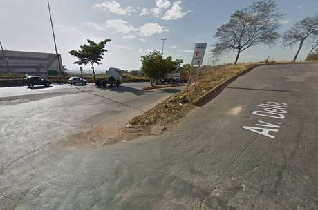 Assaltantes abandonaram veículo às margens da BR-040