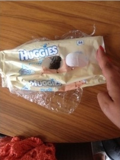 Um porta-voz da empresa Huggies disse: 'Lamentamos que ela teve essa experincia e vamos levar a srio. Ns aderimos aos mais altos padres aqui e quando recebermos o pacote da consumidora, uma investigao completa ser realizada.'Mas se engana quem pensa que foi s Leanne que teve problemas com bichos nojentos onde no devia...