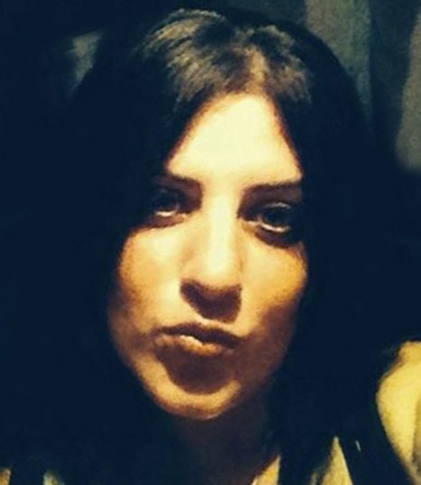 Ela disse que estava tirando a maquiagem, ento puxou um leno e limpou parte do rosto, mas quando ela puxou outro, viu algo estranho dentro do pacoteR7 Play: assista  programao da Record a qualquer momento e onde quiser