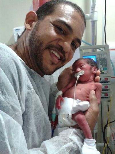 A histria comeou quando Hildeane e o marido Valmir decidiram ter filhos. Depois de 11 anos de casados, eles descobriram que ela tinha dificuldades para engravidar e optaram pelo tratamento de fertilizao. Aps cinco anos na fila do SUS (Sistema nico de Sade), ela finalmente conseguiu engravidar.  Colocaram trs embries para que pelo menos um vingasse. Quando fiz meu primeiro ultrassom a mdica disse que seriam gmeos