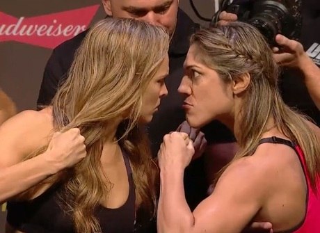Ronda e Bethe fazem encarada furiosa na pesagem do UFC 190