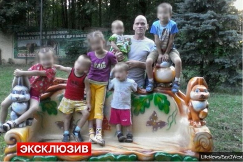 Uma família inteira foi encontrada morta em casa, na cidade de Nizhny Novgorod, a 440 quilômetros da capital russa, Moscou. Ao todo, foram sete vítimas: uma mãe e seus seis filhos. Foi uma verdadeira chacina familiar. A maneira como foram mortos foi tão perversa e impiedosa que o caso trágico espantou até a polícia 