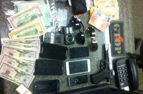 Polícia encontra dólares, celulares e uma pistola com os suspeitos de cárcere privado em Sobradinho (DF)