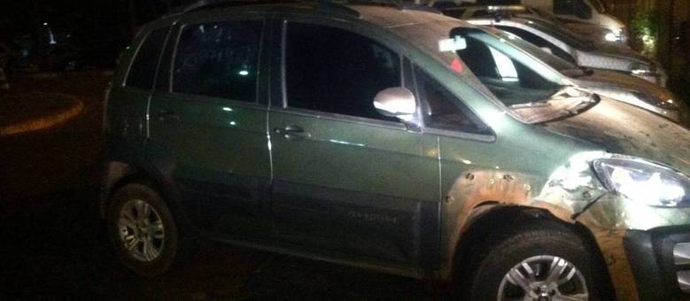 Suspeitos bateram o carro das vítimas na tentativa de fuga após assalto a mansão em Sobradinho (DF)