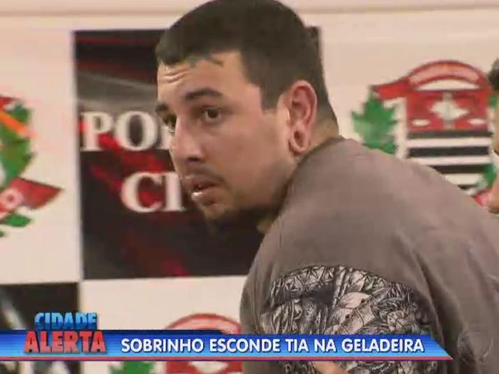 O Cidade Alerta desta quinta-feira (6) exibiu o caso de um crime brutal em São Paulo (SP). Um rapaz é suspeito de matar e esquartejar a tia na zona norte. Guilherme Oliveira, de 22 anos, foi preso e confessou o crime depois de ser perseguido por policiais militares na noite desta quarta-feira (5).+Quer ver tudo o que rolou no Cidade Alerta? Veja a íntegra no R7 Play 