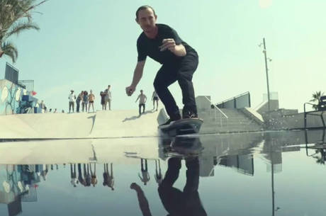 Skatista Ross McGouran foi o felizardo a testar o Hoverboard