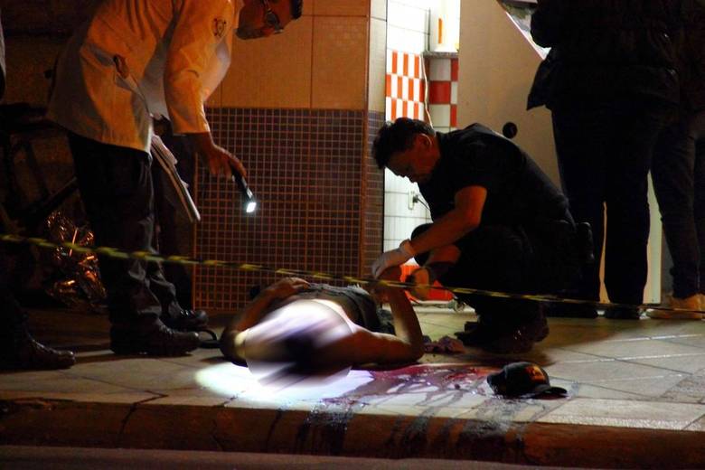Quatro vítimas morreram no local e seis foram encaminhadas ao Pronto Socorro do Hospital Jardim Mutinga, onde também morreram
