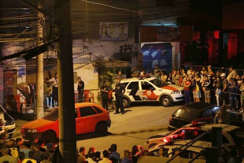 Um bar de Osasco foi o principal alvo de atiradores que mataram mais de vinte pessoas durante a madrugada desta sexta-feira (14)