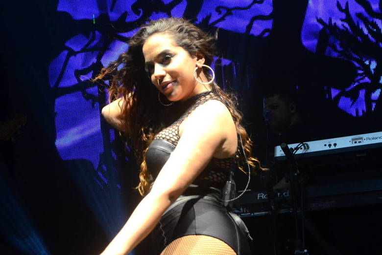 Anitta cantou os maiores sucessos de seu repertório