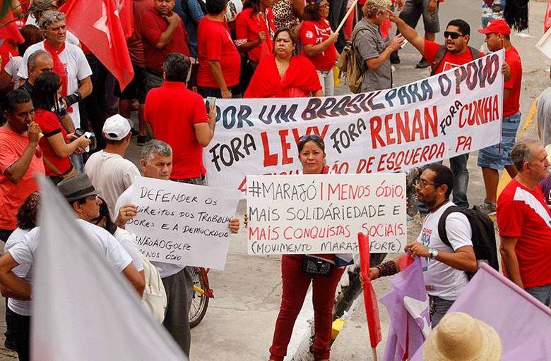 Em Belém, a manifestação que pediu respeito à democracia e percorreu a Avenida Magalhães Barata. Segundo a Polícia Militar, cerca de 400 pessoas participam do ato, mas a organização calcula 4 mil pessoas. Representantes de partidos políticos como PT, PCdoB, e PSOL marcaram presença nos protestos