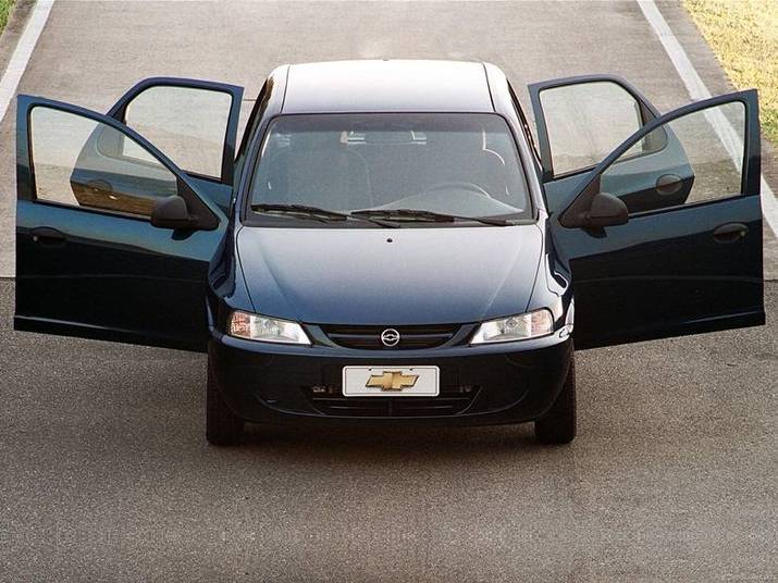 Em 2003, a General Motors lançou a aguardada carroceria de quatro portas, que fez as vendas crescerem ainda mais. Produzido em Gravataí, no Rio Grande do Sul, o Celta vendeu 560 mil unidades nos primeiros cinco anos