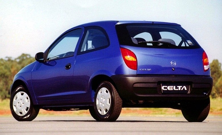 Com linhas despretenciosas, porém harmônicas, o Celta nasceu do Corsa, mas teve o visual inspirado no sedã Vectra e rapidamente cai nas graças dos brasileiros. Nos primeiros meses, as vendas foram tão fortes que, após apenas um ano, já haviam sido emplacadas mais de 100 mil unidades de norte a sul do País