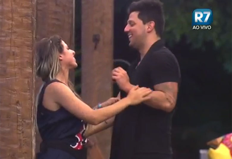 Ana Paula aproveitou a festa como ninguém. A peoa acabou
bebendo demais e falou de Thiago para quase todos os participantes+ Na festa mexicana faltou pimenta no beijo de Ana Paula Minerato e Thiago Servo+ Amaral leva susto ao escutar seu nome durante a madrugada; saiba como foi a noite dos peões na baia+ Peões esbanjam estilo na primeira festa de A Fazenda 8; veja os looks