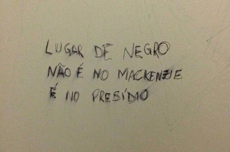 Pichacao Racista E Encontrada Em Banheiro De Faculdade De Direito Noticias R7 Educacao