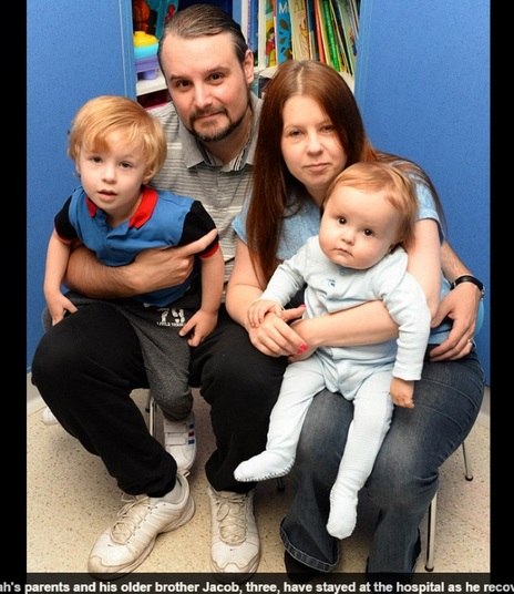 — Eu fico pensando que se eu estivesse em casa, a história
poderia ser diferente. Hoje o máximo que eu posso fazer é ficar ao lado do meu
filho