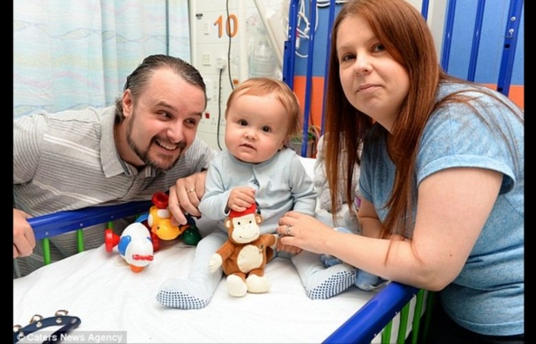 O pai levou Elijah ao hospital rapidamente, e os médicos
fizeram a operação para reabrir as vias aéreas e monitoraram o menino,
principalmente por causa da falência nos rins. Ele sofreu queimaduras de
primeiro grau no rosto, e de segundo grau no peito e nas costas