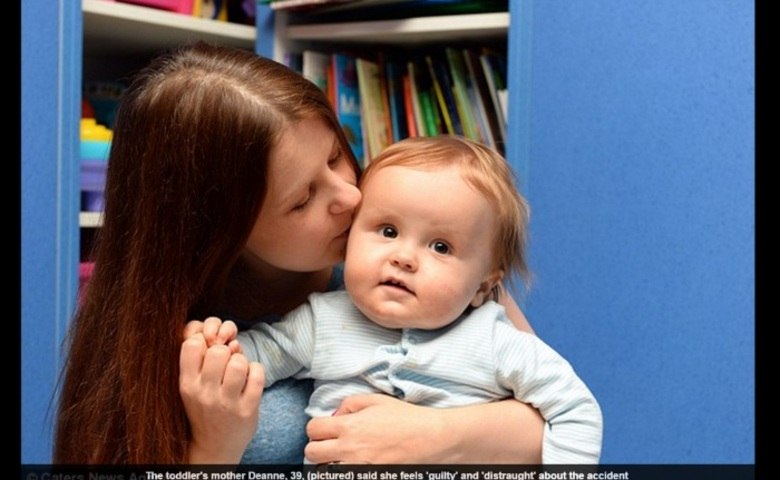 Deanne tem ficado cerca de 12 horas ao lado do filho, desde
que ele deu entrada no hospital, no dia 16 de setembro