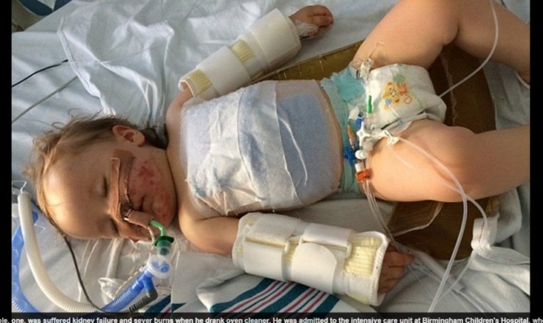 Jimmy acredita que os pais não fazem ideia de como os
produtos de limpeza podem ser perigosos para a saúde dos filhos. 
— É preciso ficar muito atento ao que eles podem alcançar