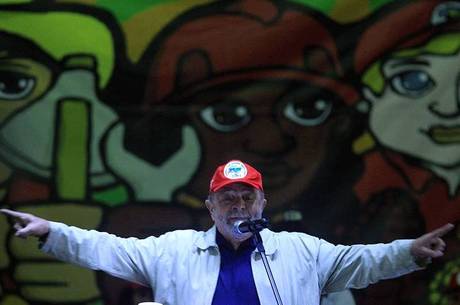 Lula disse que "todo mundo sabe" que o Minha Casa Minha Vida subsidia trabalhadores que ganham até três salários mínimos