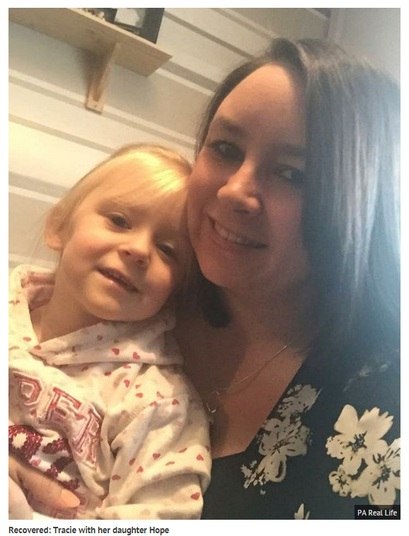 Agora, com três anos de idade, Hope é uma garotinha animada e cheia de
energia, que adora brincar com seu irmão mais velho, Alex, de cinco anos, e
criar histórias com sua personagem favorita, a Peppa Pig. Além disso, há um mês, Hope começou a frequentar a escola, e é o orgulho de família e da sala de aula
entre seus amiguinhosConfira o R7 Play e assista à programação da Record na íntegra