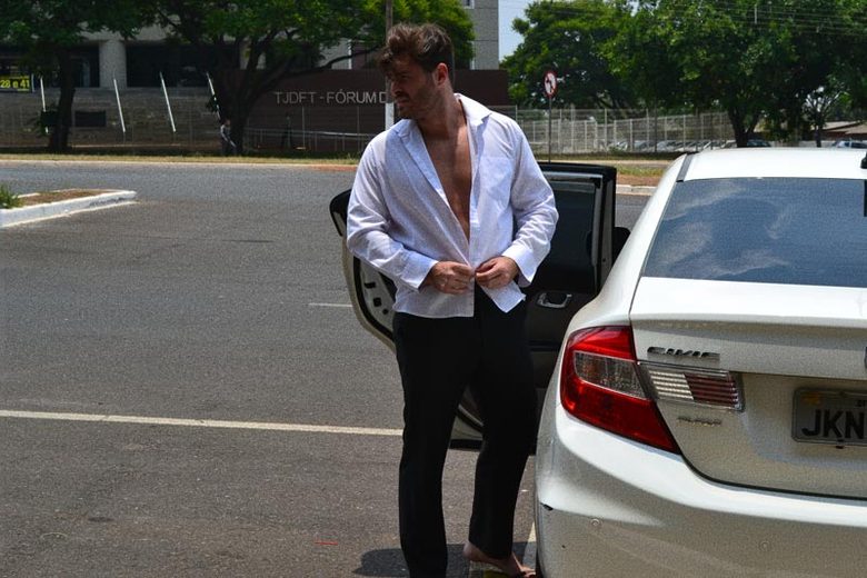 Além de advogado, ele já fez trabalhos como modelos e disputou o título de Mister Mundo Brasil neste ano, representando o Plano Piloto.— Não tenho pretensão de
participar mais de concursos. Achei a experiência muito legal e fiz grandes
amizades, mas não é muito a minha praia