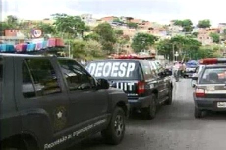 Local ficou cercado de viaturas