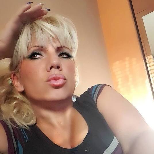 Só se falava sobre a tal foto na escola. Suzana, que é viúva e mãe de duas meninas, logo se defendeu dizendo que nunca enviou fotos suas para nenhum aluno