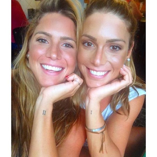 As gêmeas do nado sincronizado arrasam como atletas e são admiradas também pela beleza em dose dupla, a prioridade na agenda desse ano é voltada aos jogos do Rio 2016 Assista aos programas da Record com o R7 Play