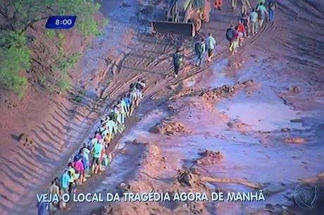 Famílias de outros distritos deixam suas casas nesta manhã