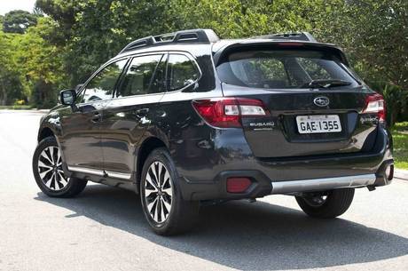 Traseira remete ainda mais a mistura de SUV e Crossover (crossuv)