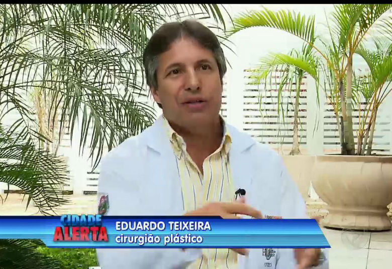 Pedro Martins foi o único médico que aceitou operar Danielle e retirar o líquido. Foi então que veio a explicação para tanto sofrimento: a jovem tinha silicone de carro aplicado no bumbum+ Quer ver tudo o que rolou no Cidade Alerta? Veja a íntegra no R7 Play
