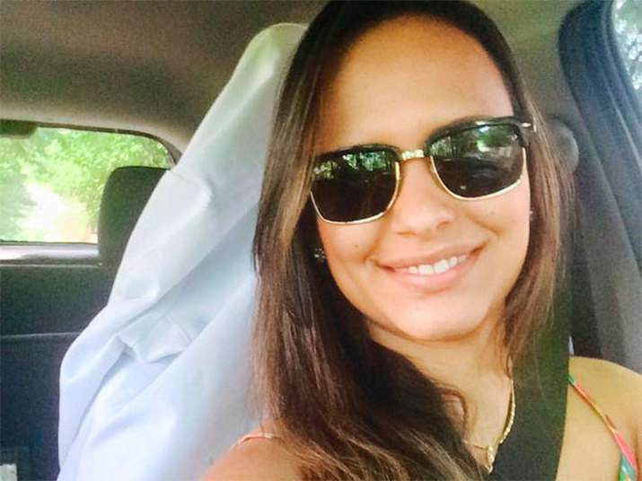 O caso aconteceu em frente a um hospital particular da
cidade, onde a médica trabalhava. Ela estaria atendendo a pacientes, quando foi
chamada pela recepcionista e avisada de que o alarme do seu carro tinha
disparado. Ao chegar ao estacionamento, Iara Brandão observou que a chapa
estava danificada em função de uma batida
