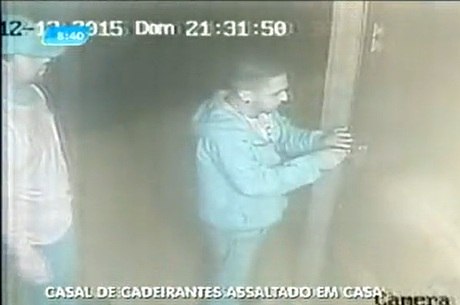 Criminosos tinham a chave da casa da família; um deles foi preso