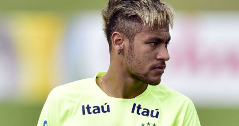 E Neymar? O craque receberia algo que tem a ver com sua conhecida vaidade...— Eu daria alguma coisa pra ver se ele arruma o cabelo. O Neymar pinta com uma tinta que fica muito 'amarelo ovo' e eu acho que não estão acertando no tom. Daria uma tinta com um tom que tem mais a ver com ele, pois não está legal, ele fica parecendo um canário, fica a cara da Ana Maria Braga!> Veja toda a programação da Record no R7 Play