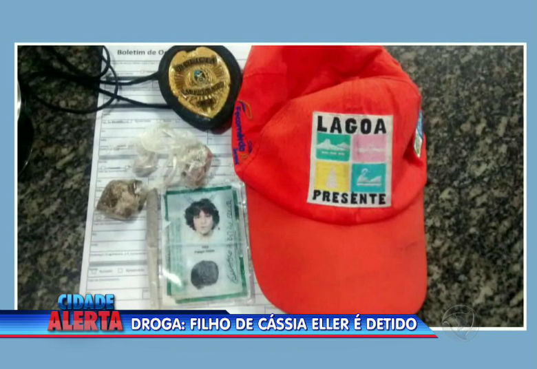 Francisco Ribeiro Eller, o filho de Cássia Eller, só foi liberado depois de registrar a ocorrência no 14° DP, no Leblon. Assista ao vídeo!+ Quer ver tudo o que rolou no Cidade Alerta? Veja a íntegra no R7 Play