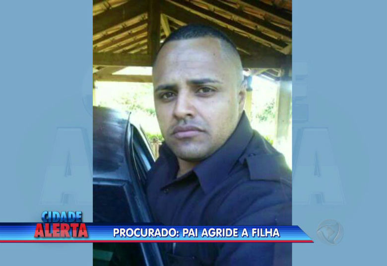 Nitidamente alterado, David pegou sua moto e saiu de casa deixando tudo para trás: os filhos, a mulher, a casa e o carro+ Quer ver tudo o que rolou no Cidade Alerta? Veja a íntegra no R7 Play