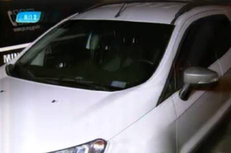 Réplica de pistola foi deixada no banco do passageiro pelos bandidos
