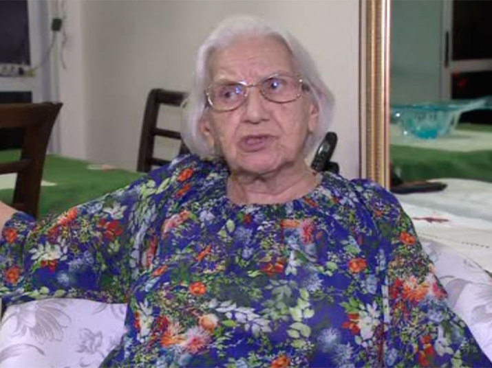 Dona Joselita, que foi vitima de um golpe, confiou na amizade que tinha com a mulher que conhecia há 15 anos e entregou cartão do banco e senha.— Fiquei muito abatida, perdi tudo, não pelo dinheiro, pela desmoralização