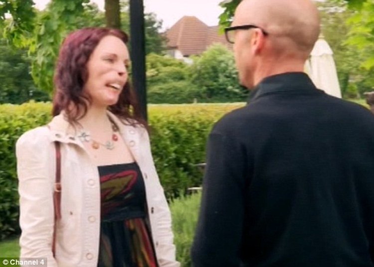 Em cena que comoveu o público, ela cativou o participante Gary, que ficou seduzido pelo olhar da moça. O encontro a emocionou, assim como os telespectadores. Ela disse que buscou o polêmico programa justamente para se afirmar