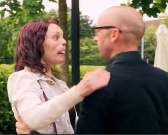 É causada por uma bactéria (Neisseria meningitidis) presente em boa parte da população, mas, nesses casos, de maneira assintomática. Em países desenvolvidos, atinge de 1 a 5 pessoas por 100.000 habitantes. Já nos em desenvolvimento, é de 10 a 25 por 100.000, com alguns períodos epidêmicos que atingem centenas de pessoas