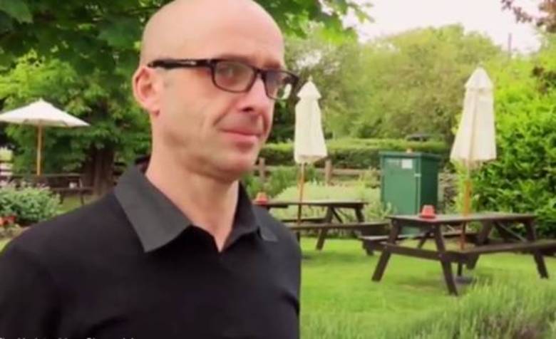 Gary afirmou que também tem várias imperfeições, como o fato de ser careca. Tammy, por sua vez, defendeu sua participação e negou que houvesse qualquer tipo de manipulação Conheça a modelo que teve o rosto reconstruído após ser desfigurada