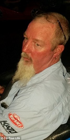 Foi um  verdadeiro pesadelo para ele, marido de Katie e pai de Dylan, agora com 10 anos, e Taneesha, agora com oito. Em pouco tempo seu rosto ficou desfigurado pelo câncer, denominado carcinoma