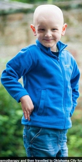 Os médicos do Reino Unido recomendaram aos pais da
criança que ele fosse levado aos Estados Unidos para fazer um tratamento mais
especializado. Então, eles viajaram até um hospital em Oklahoma City