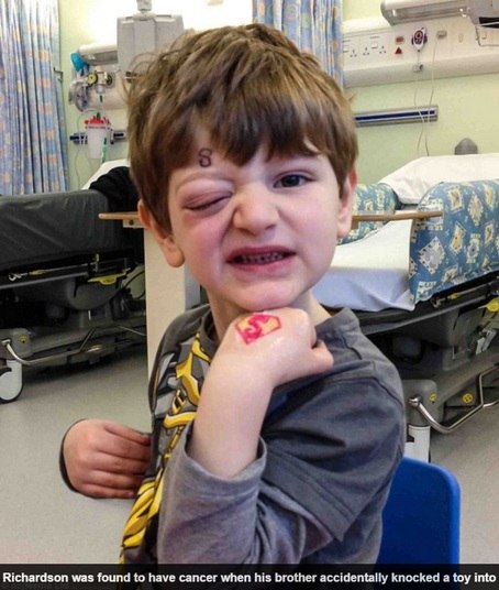 — Quando te dizem que seu filho está com câncer, você fica
em estado de choque. Mas, depois, sua cabeça se enche de perguntas, mesmo sabendo
que os médicos não saberão responder metade delas